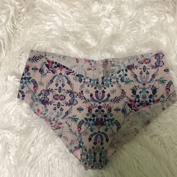 Victoria’s Secret Hiphugger Hipster - Picture 5 of 7